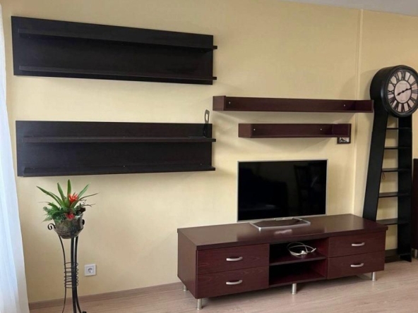 Дава се под наем Двустаен апартамент в София, Студентски град - 77 кв.м за 600 € - Снимка #1