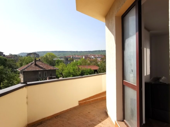 Къща в Горна Оряховица - 568 кв.м за 388 €/кв.м - Снимка #1