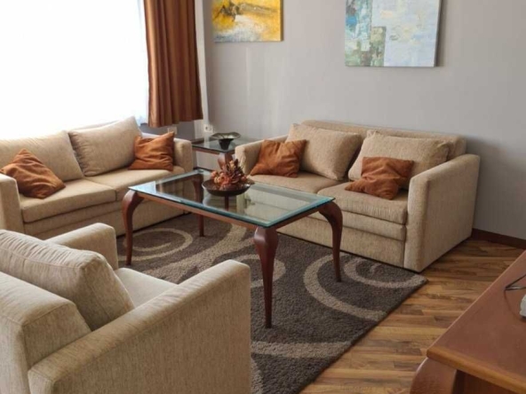 Дава се под наем Тристаен апартамент в Пловдив, Център - 120 кв.м за 700 € - Снимка #1