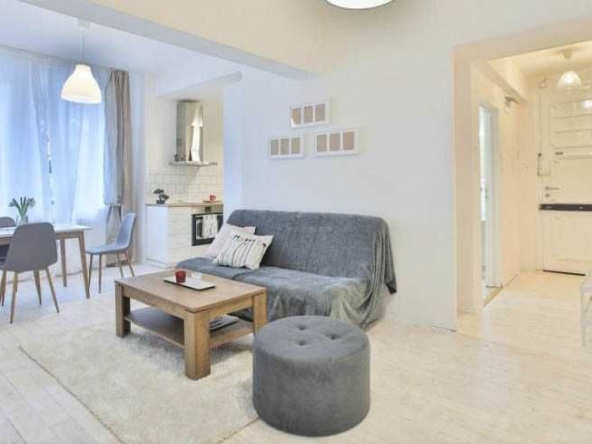 Дава се под наем Тристаен апартамент в София, Център - 120 кв.м за 999 € - Снимка #1