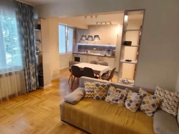 Дава се под наем Тристаен апартамент в София, Гео Милев - 110 кв.м за 897.6 € - Снимка #1