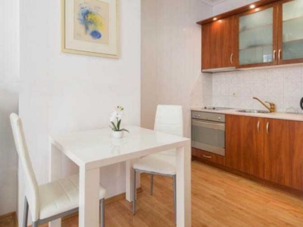 Дава се под наем Двустаен апартамент в София, Изток - 61 кв.м за 499 € - Снимка #1