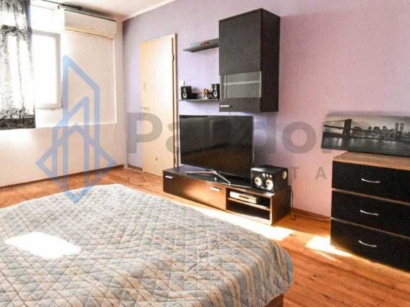 Дава се под наем Двустаен апартамент в София, Бъкстон - 50 кв.м за 425 € - Снимка #1