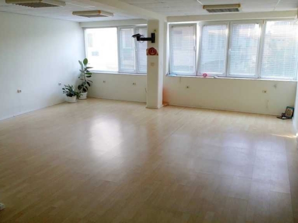 Офис в Велико Търново, Център - 50 кв.м за 1100 €/кв.м - Снимка #1