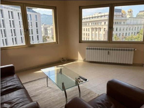 Дава се под наем Тристаен апартамент в София, Център - 114 кв.м за 648.21 € - Снимка #1