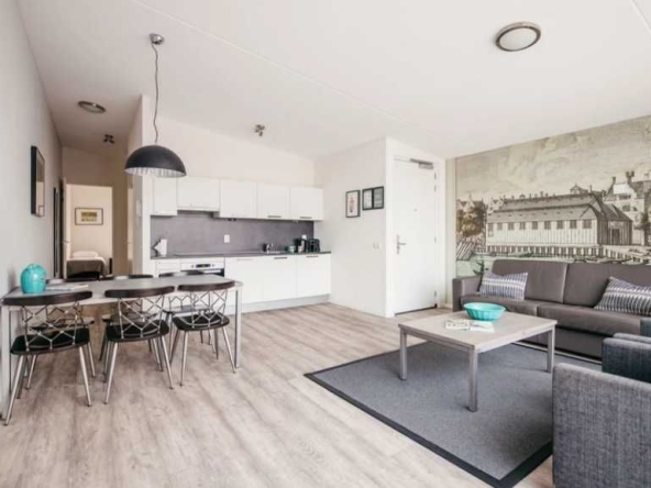 Дава се под наем Многостаен апартамент в Пловдив, Център - 110 кв.м за 357 € - Снимка #1