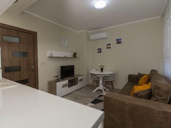 Дава се под наем Двустаен апартамент в Бургас, Сарафово - 52 кв.м за 357 € - Снимка #1