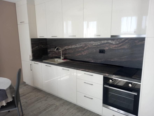 Дава се под наем Двустаен апартамент в Пловдив, Христо Смирненски - 77 кв.м за 510 € - Снимка #1