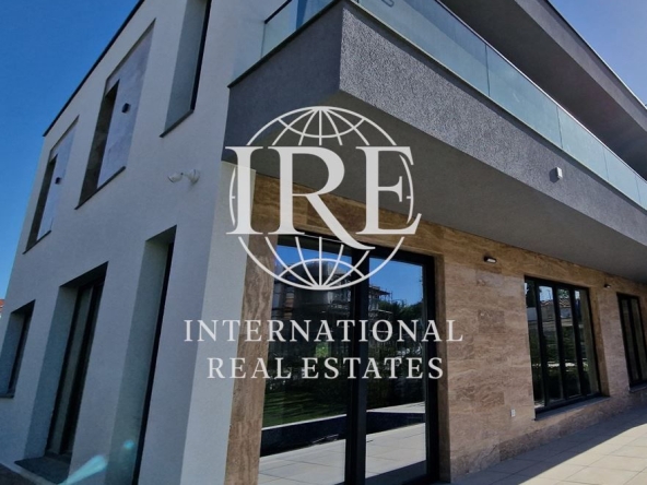 Къща в к.к. Св.Св. Константин и Елена - 290 кв.м за 967 €/кв.м - Снимка #1