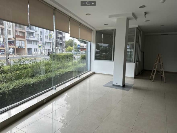 Дава се под наем Магазин в Варна, Гранд Мол Варна - 210 кв.м за 3780 € - Снимка #1