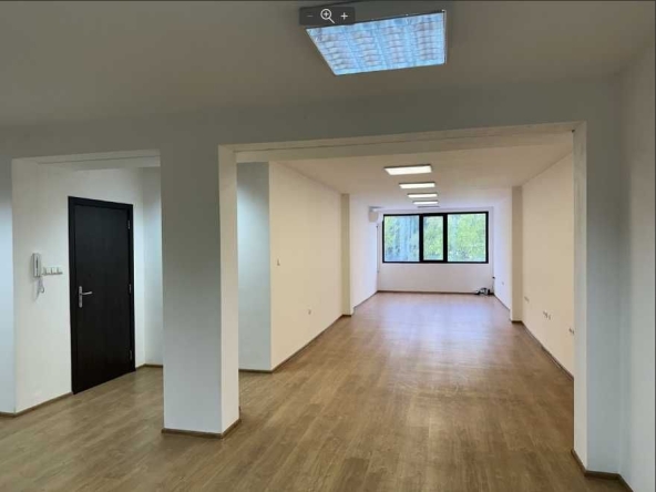 Офис в Варна, Трошево - 137 кв.м за 1000 €/кв.м - Снимка #1