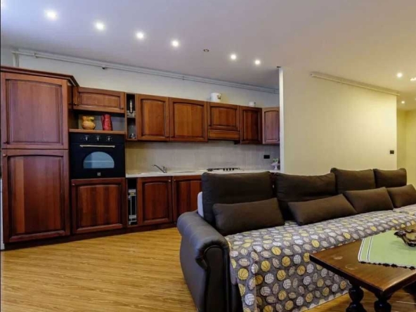 Дава се под наем Двустаен апартамент в Пловдив, Център - 60 кв.м за 285.6 € - Снимка #1