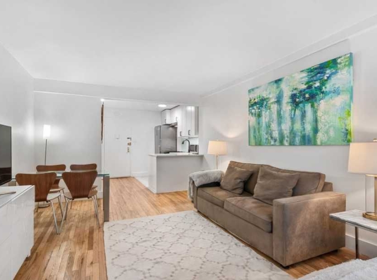 Дава се под наем Едностаен апартамент в Пловдив, Кючук Париж - 40 кв.м за 168.3 € - Снимка #1