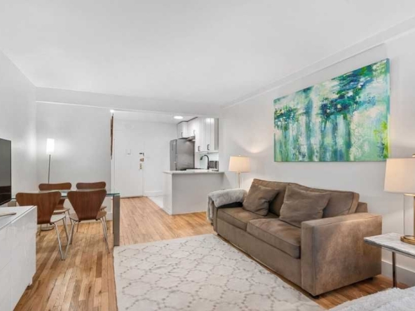 Дава се под наем Едностаен апартамент в Пловдив, Южен - 40 кв.м за 178.5 € - Снимка #1