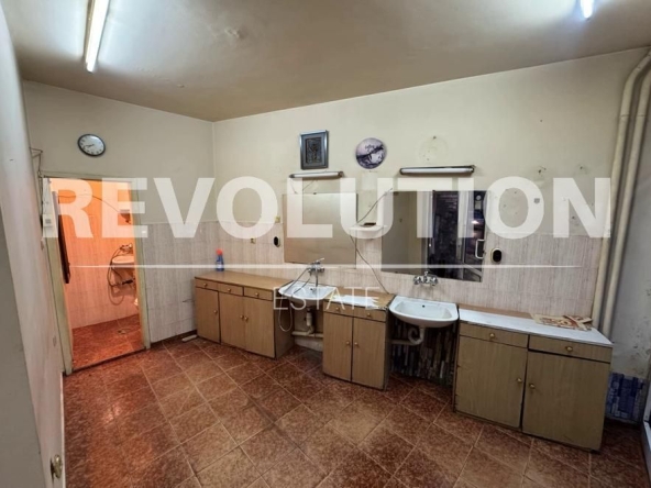 Дава се под наем Офис в Пловдив, Кършияка - 37 кв.м за 200 € - Снимка #1