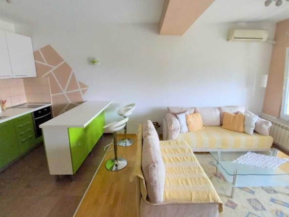 Дава се под наем Четиристаен апартамент в Пловдив, Каменица 1 - 120 кв.м за 306 € - Снимка #1