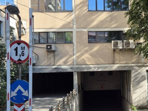 Дава се под наем Гараж / Паркомясто в Пловдив, Център - 18 кв.м за 81.6 € - Снимка #1