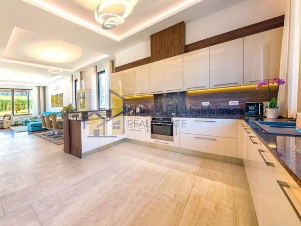 Дава се под наем Къща в София, в.з. Малинова долина - 652 кв.м за 3790.32 € - Снимка #1