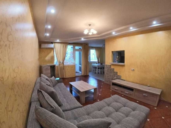 Дава се под наем Тристаен апартамент в София, Лозенец - 130 кв.м за 713.49 € - Снимка #1