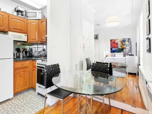 Дава се под наем Едностаен апартамент в Пловдив, Прослав - 40 кв.м за 183.6 € - Снимка #1