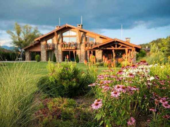 Дава се под наем Къща в Банско - 450 кв.м за 448.8 € - Снимка #1