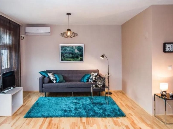 Дава се под наем Къща в Пловдив, Христо Смирненски - 160 кв.м за 1122 € - Снимка #1