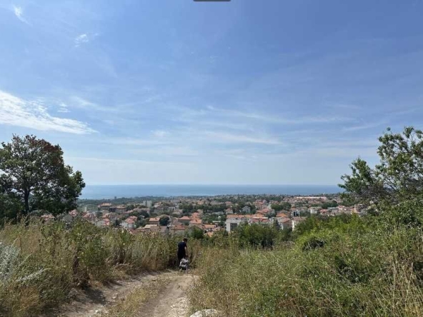 Парцел в Варна, Виница - 1800 кв.м за 100 €/кв.м - Снимка #1
