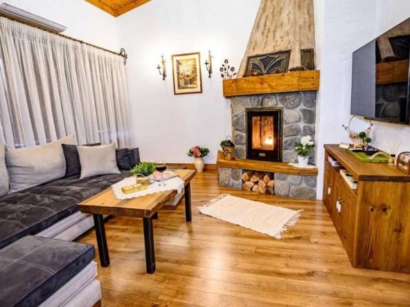 Къща в Банско - 200 кв.м за 2 €/кв.м - Снимка #1