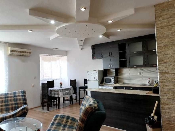 Дава се под наем Тристаен апартамент в Пловдив, Съдийски - 100 кв.м за 500 € - Снимка #1