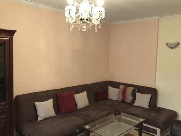 Дава се под наем Тристаен апартамент в София, Гоце Делчев - 110 кв.м за 650 € - Снимка #1