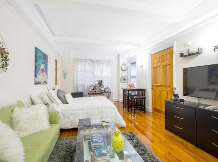 Дава се под наем Едностаен апартамент в Пловдив, Христо Смирненски - 15 кв.м за 168.3 € - Снимка #1