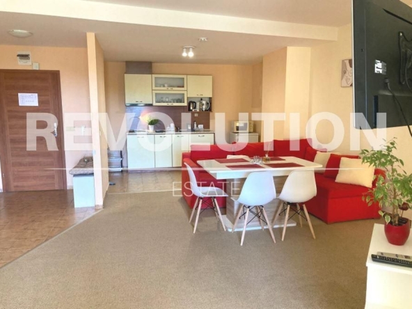 Дава се под наем Тристаен апартамент в к.к. Златни пясъци - 87 кв.м за 500 € - Снимка #1