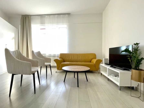 Дава се под наем Двустаен апартамент в Пловдив, Център - 58 кв.м за 290.7 € - Снимка #1