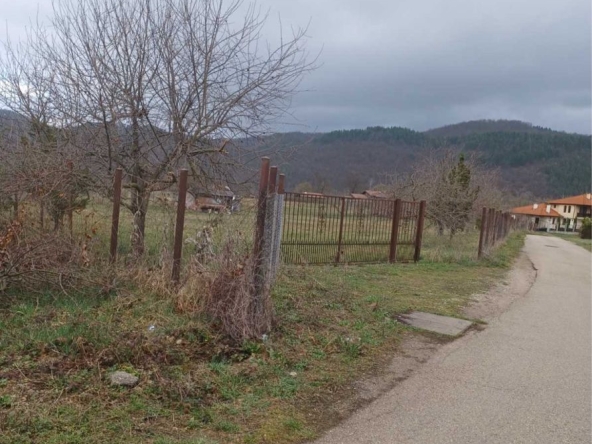 Дава се под наем Парцел в София, Малинова долина - 3500 кв.м за 255 € - Снимка #1