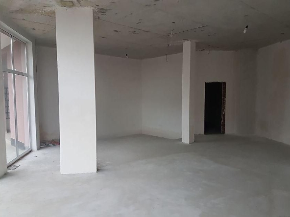 Дава се под наем Магазин в Бургас, Меден рудник - зона А - 180 кв.м за 892.5 € - Снимка #1