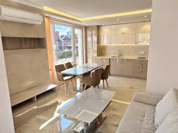 Дава се под наем Тристаен апартамент в София, Център - 100 кв.м за 846.6 € - Снимка #1
