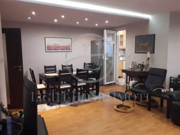 Тристаен апартамент в Пловдив, Кючук Париж - 113 кв.м за 2027 €/кв.м - Снимка #1