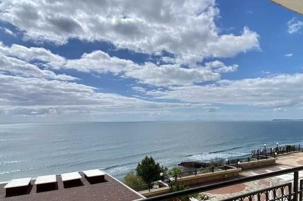 Двустаен апартамент в к.к. Елените - 100 кв.м за 1000 €/кв.м - Снимка #1