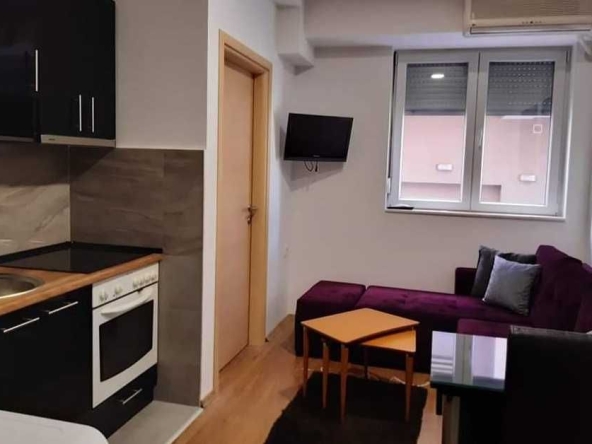 Дава се под наем Четиристаен апартамент в Бургас, Център - 100 кв.м за 255 € - Снимка #1