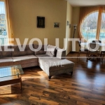 Дава се под наем Тристаен апартамент в Варна, Морска градина - 120 кв.м за 1200 € - Снимка #1