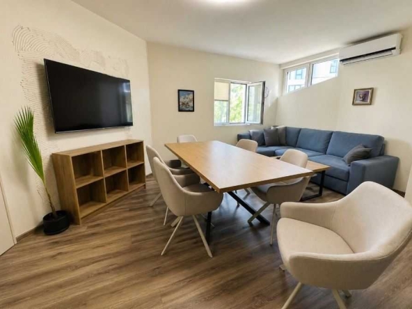 Дава се под наем Тристаен апартамент в София, Младост 2 - 100 кв.м за 697.17 € - Снимка #1