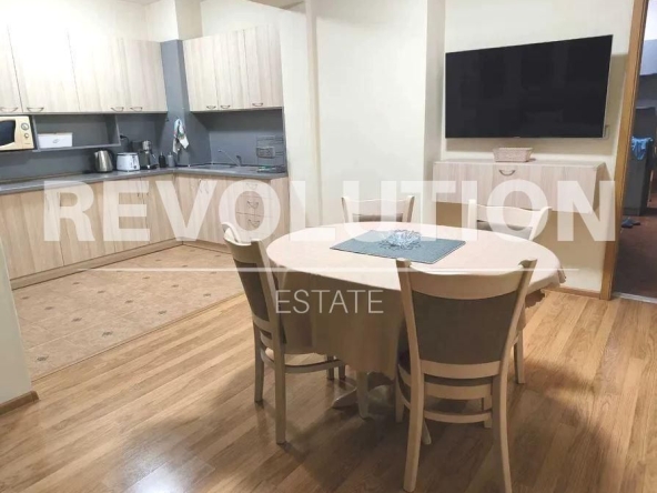 Дава се под наем Тристаен апартамент в Варна, Конфуто - 104 кв.м за 598.23 € - Снимка #1