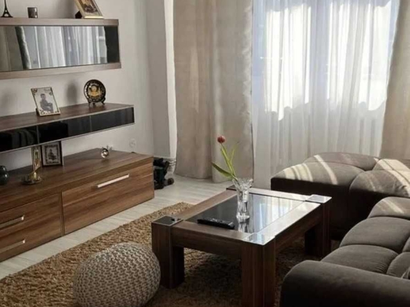 Дава се под наем Двустаен апартамент в Пловдив, Гагарин - 60 кв.м за 204 € - Снимка #1