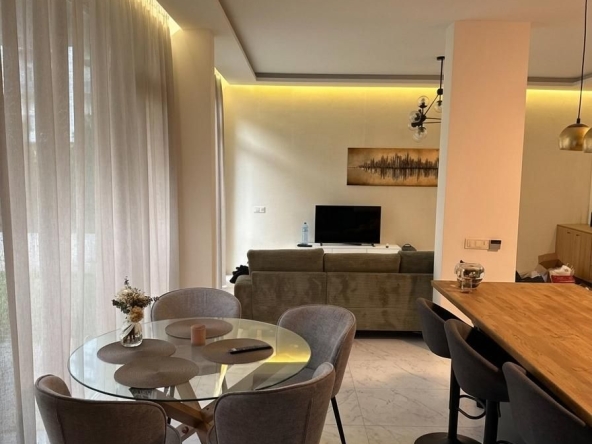 Дава се под наем Тристаен апартамент в София, Кръстова вада - 144 кв.м за 1794.18 € - Снимка #1