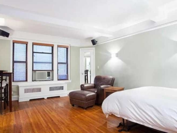 Дава се под наем Едностаен апартамент в Пловдив, Централна гара - 40 кв.м за 178.5 € - Снимка #1