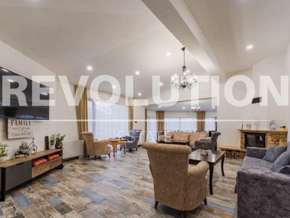 Дава се под наем Къща в Аксаково - 420 кв.м за 2094.57 € - Снимка #1