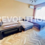 Дава се под наем Двустаен апартамент в Варна, Цветен квартал - 60 кв.м за 448.8 € - Снимка #1