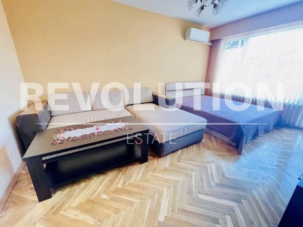 Дава се под наем Двустаен апартамент в Варна, Цветен квартал - 60 кв.м за 448.8 € - Снимка #1