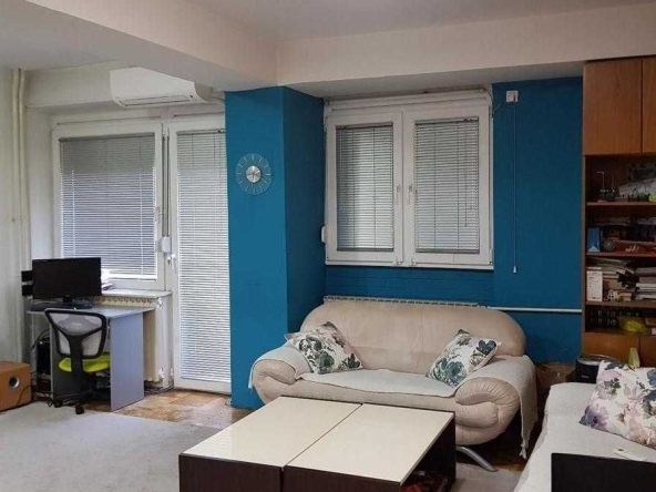 Дава се под наем Тристаен апартамент в Бургас, Изгрев - 90 кв.м за 357 € - Снимка #1