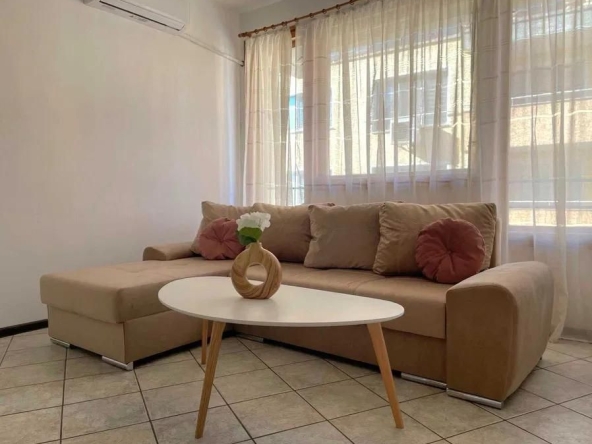 Дава се под наем Тристаен апартамент в Пловдив, Център - 85 кв.м за 561 € - Снимка #1